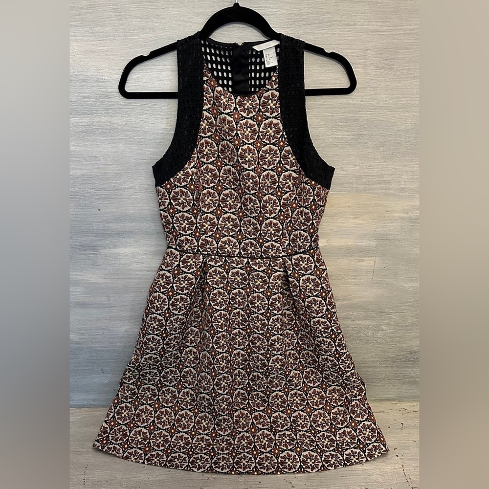 H&MDress Fit Flare Razorback Eyelet Shoulder and Back Floral Tapestry Like New
